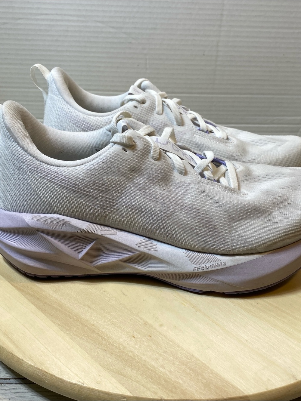 ASICS Novablast 4 White Lilac Running Shoes Women’s Size US 9 1012B765 FF Blast+